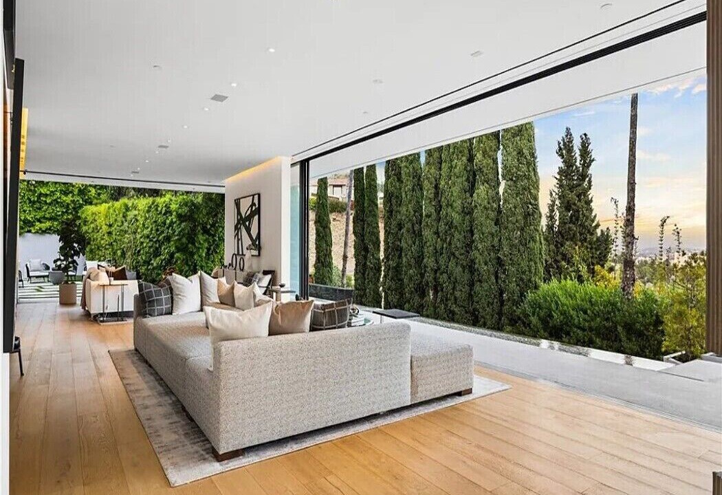 Photo of Patio Balcony in Hollywood Hills West