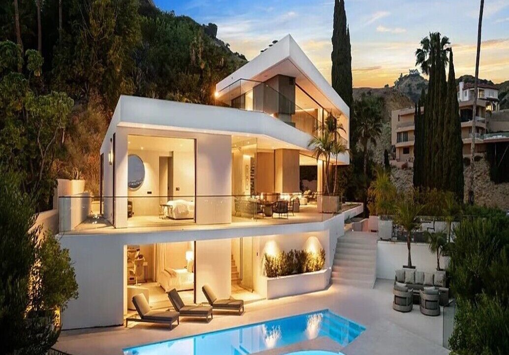 Photo of Outdoor in Hollywood Hills West