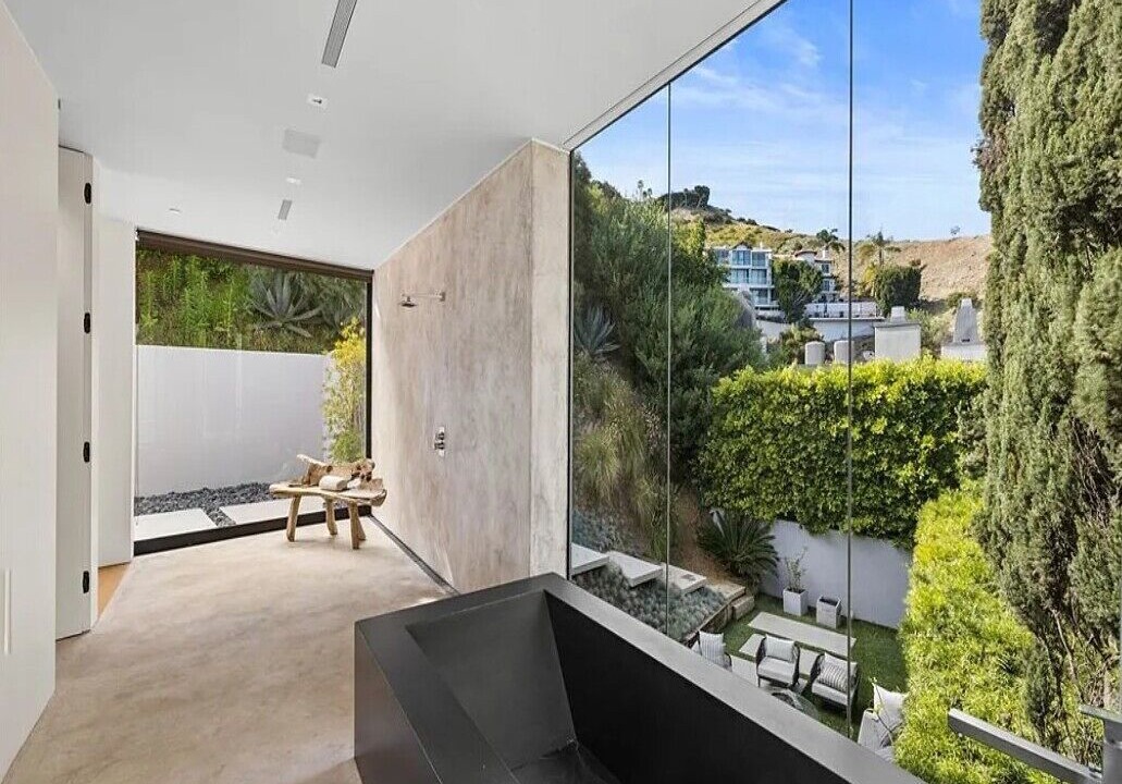 Photo of Others in Hollywood Hills West