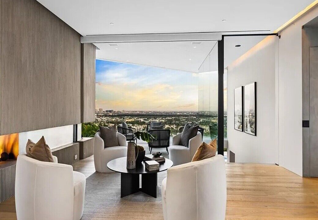 Photo of Others in Hollywood Hills West