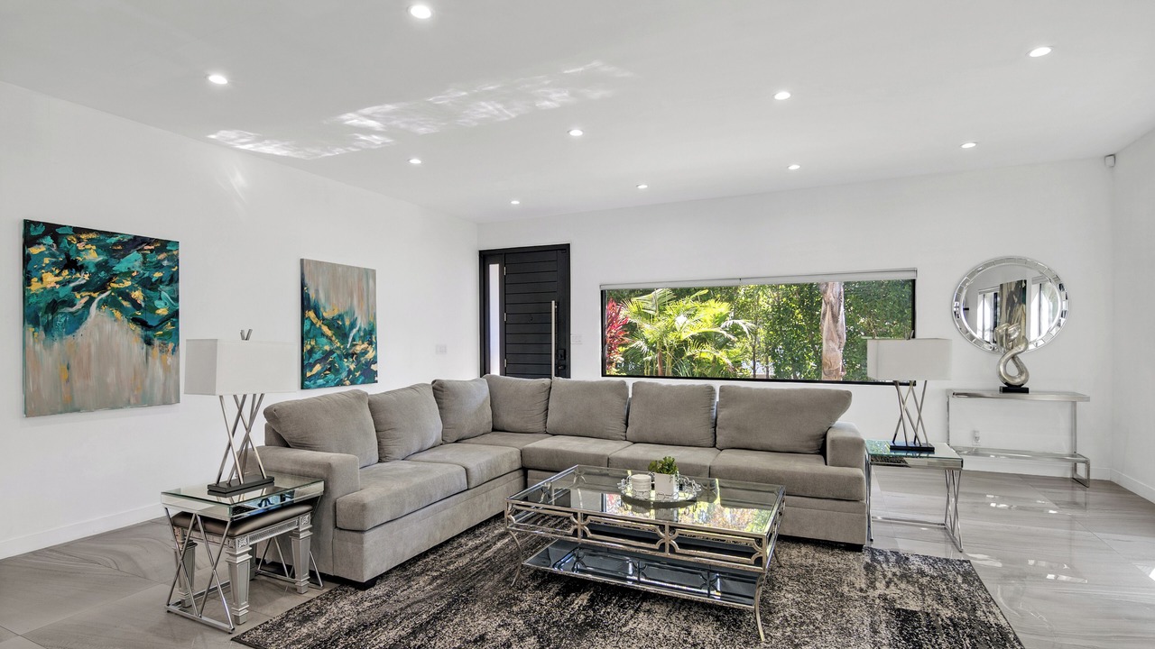 Photo of Livingroom in Greater Wilshire - Hancock Park