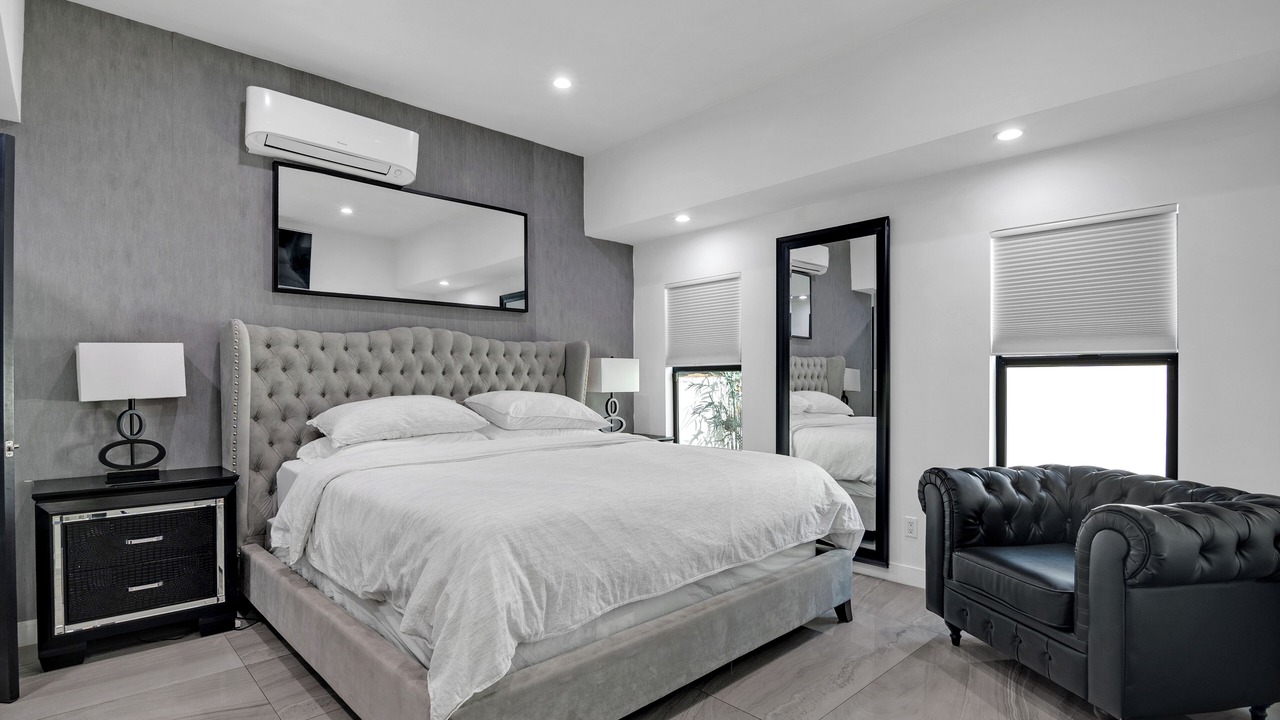 Photo of Bedroom in Greater Wilshire - Hancock Park