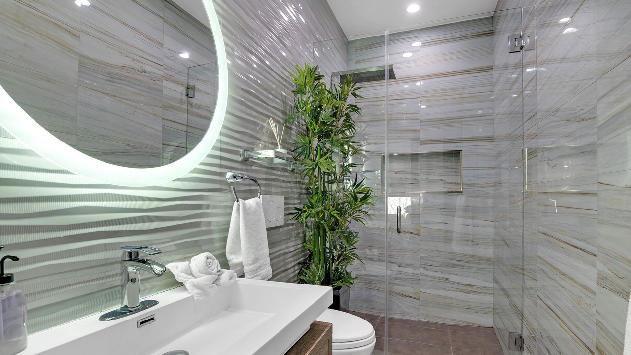 Photo of Bathroom in Greater Wilshire - Hancock Park
