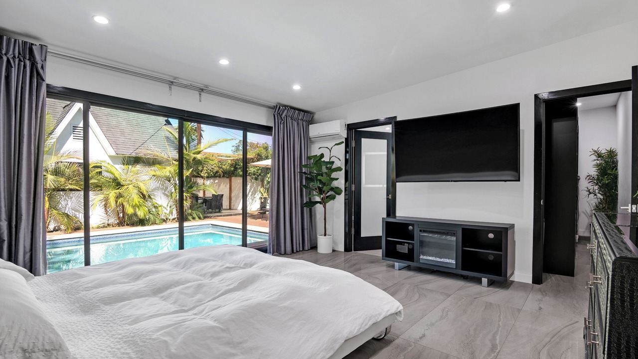 Photo of Bedroom in Greater Wilshire - Hancock Park
