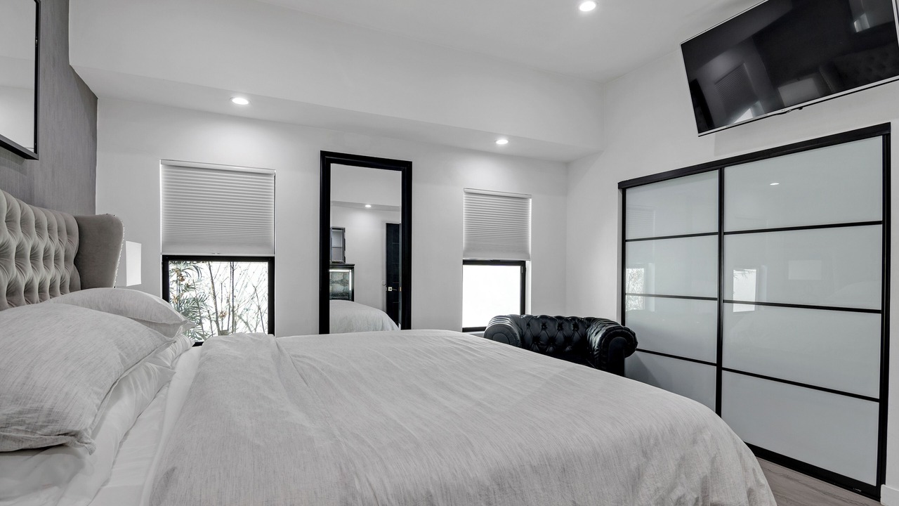 Photo of Bedroom in Greater Wilshire - Hancock Park