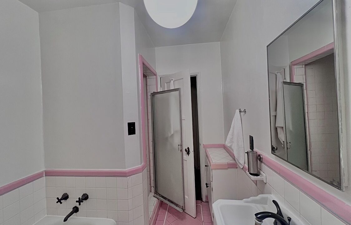 Photo of Bathroom in Miracle Mile