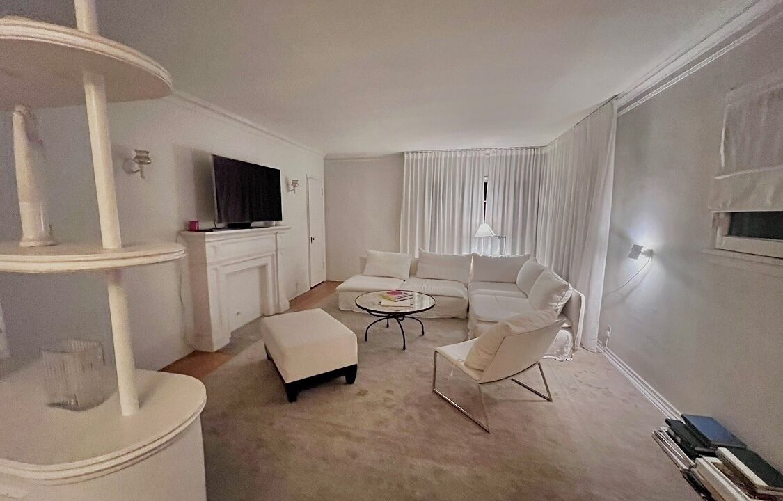 Photo of Livingroom in Miracle Mile