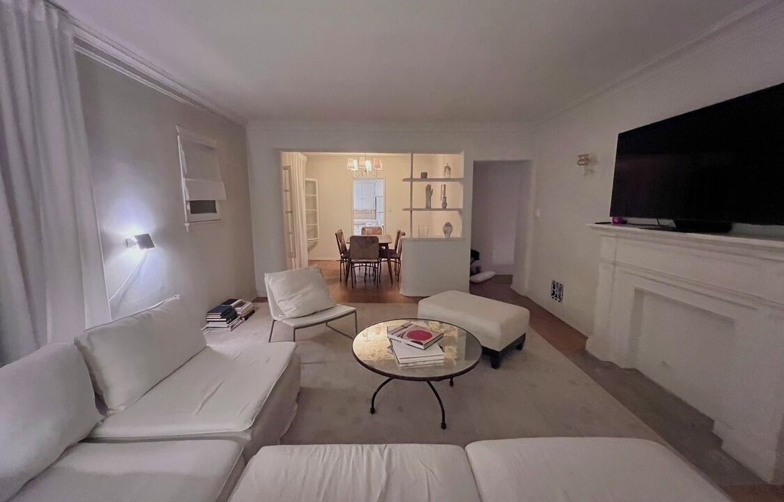 Photo of Livingroom in Miracle Mile