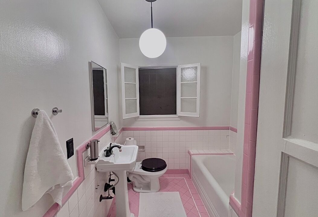 Photo of Bathroom in Miracle Mile