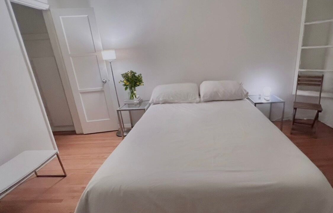 Photo of Bedroom in Miracle Mile