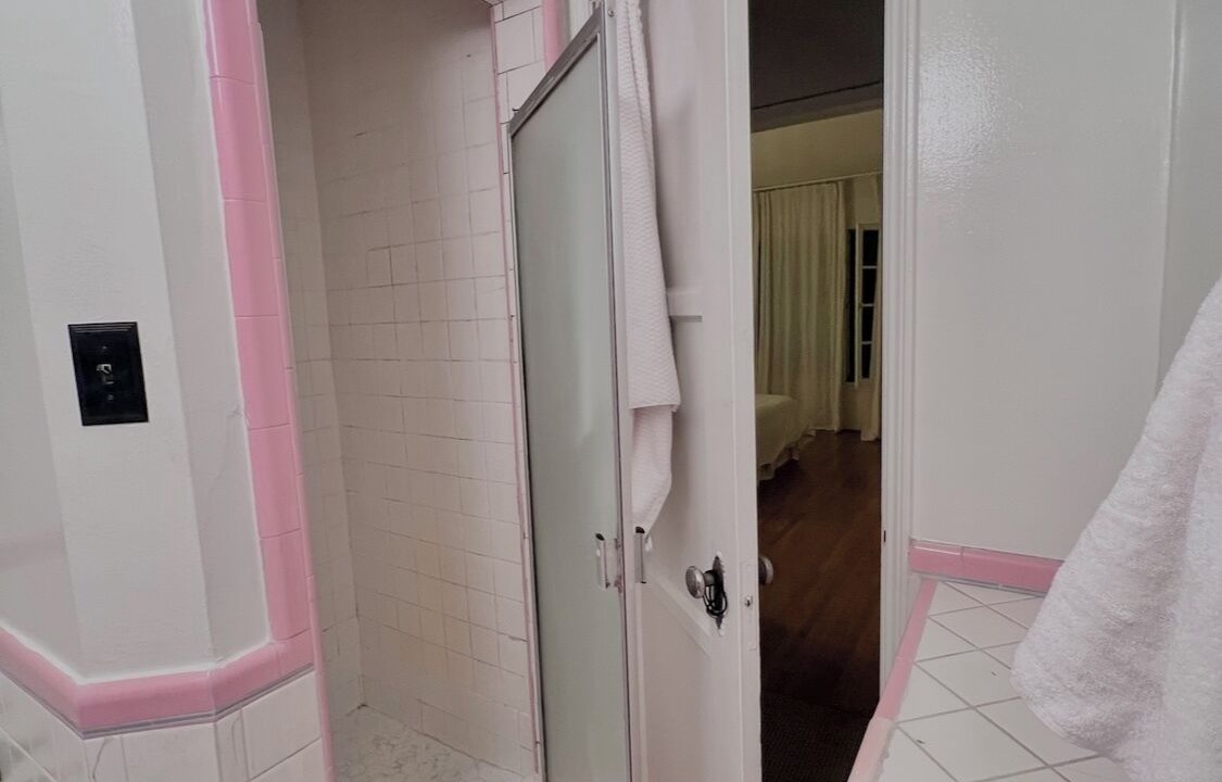 Photo of Bedroom in Miracle Mile
