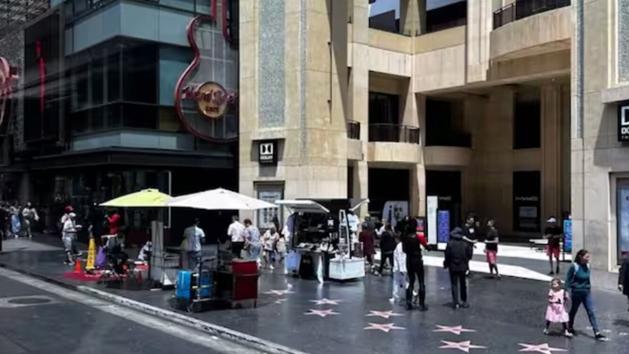 Photo of Others in Miracle Mile