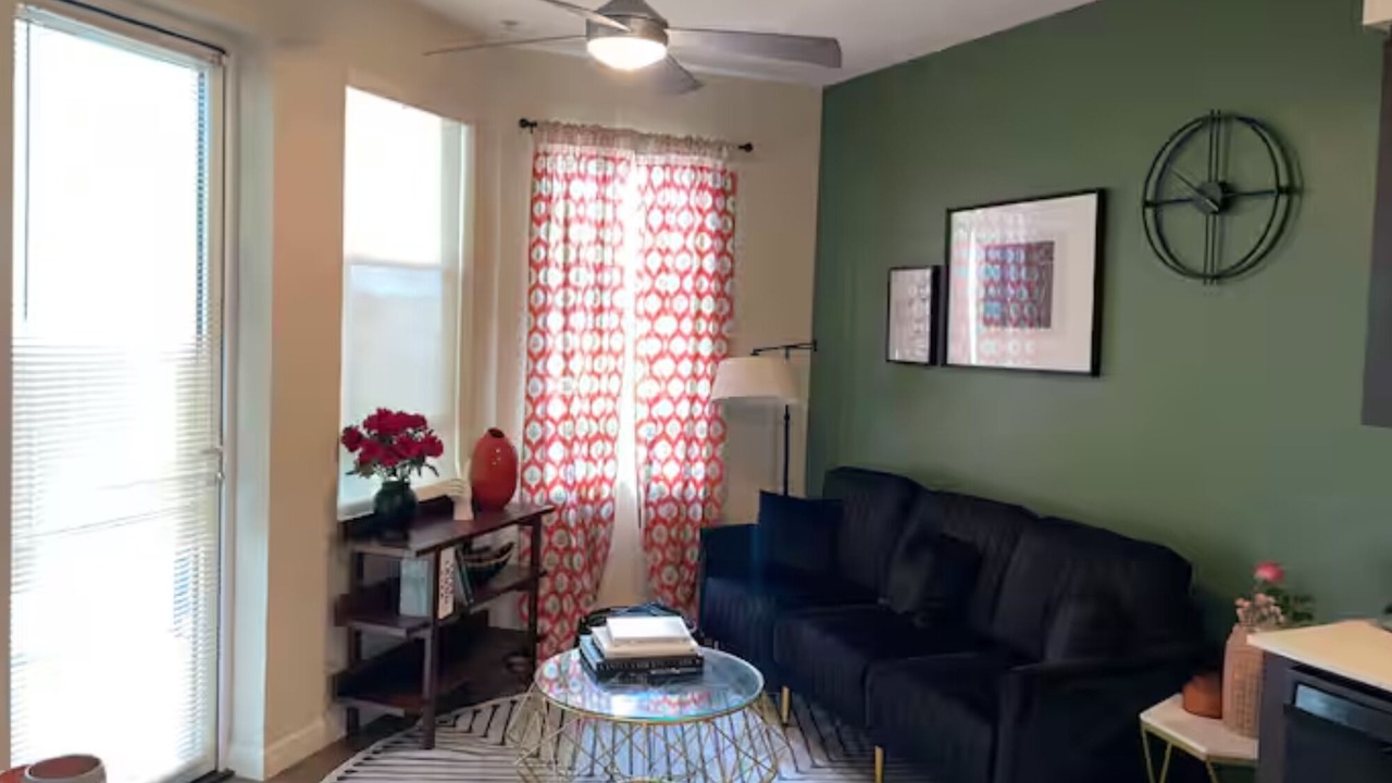 Photo of Livingroom in Miracle Mile