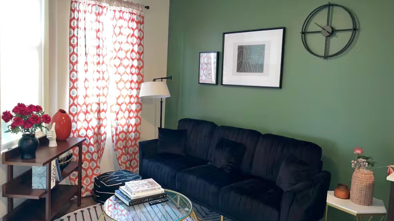 Photo of Livingroom in Miracle Mile