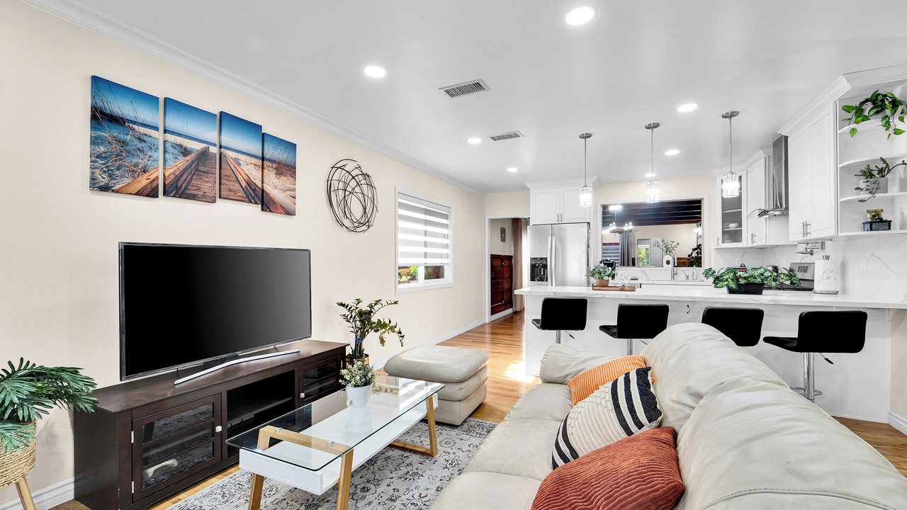 Photo of Livingroom in Madrona