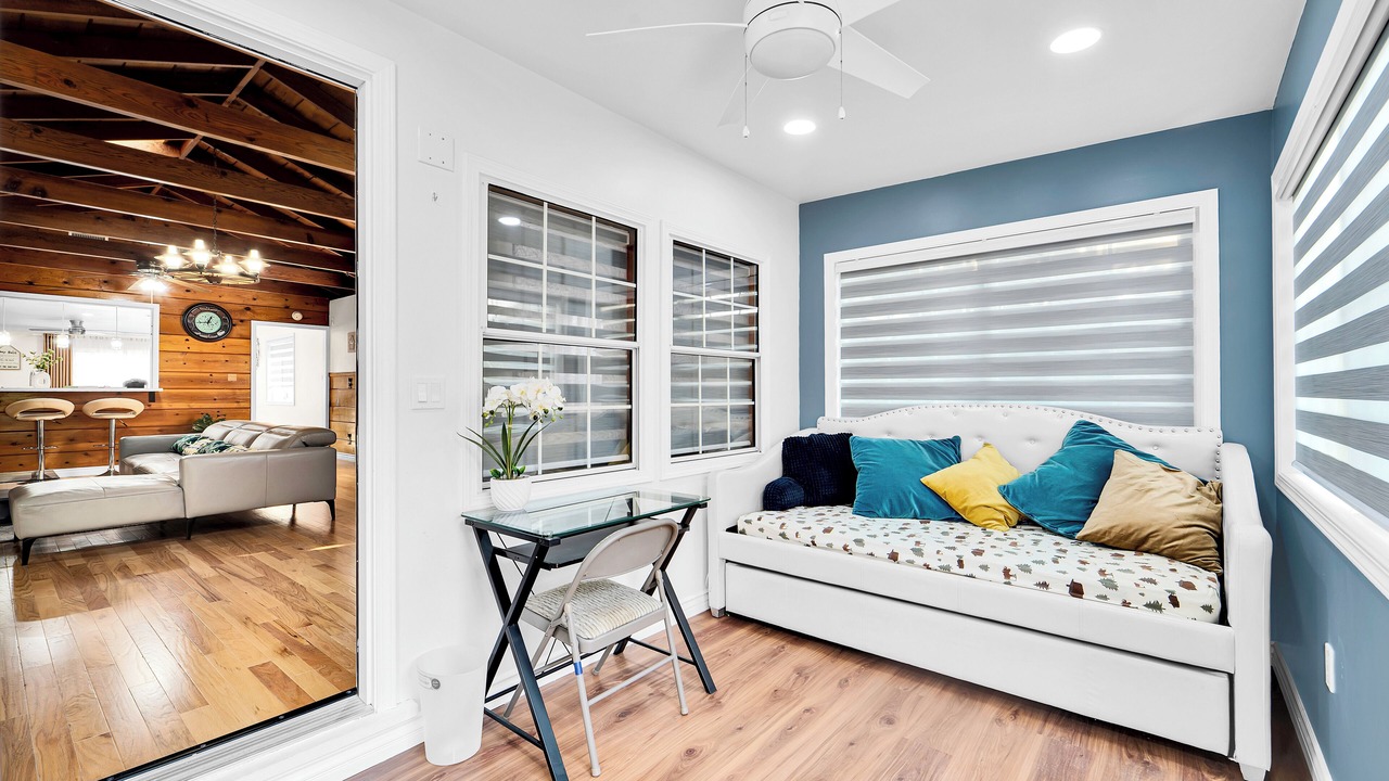 Photo of Livingroom in Madrona