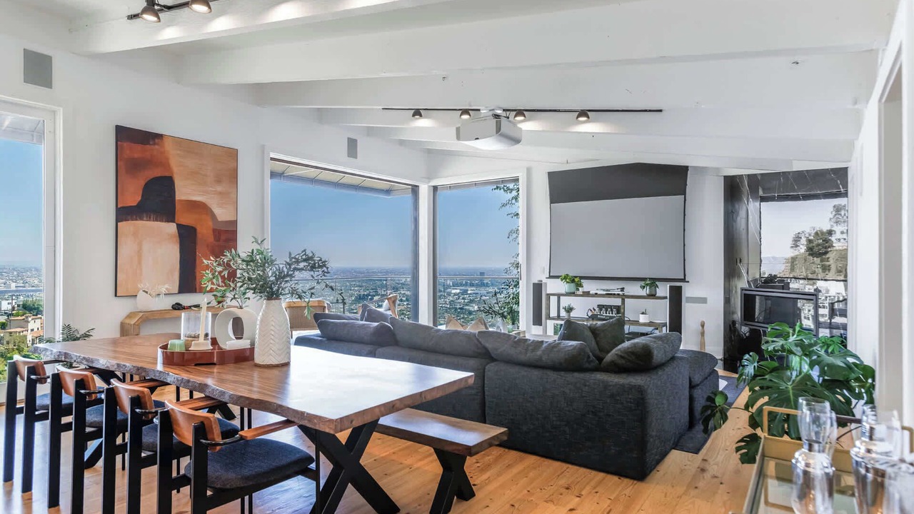 Photo of Livingroom in Hollywood Hills West