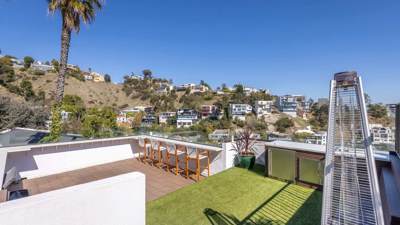 Photo of Others in Hollywood Hills West