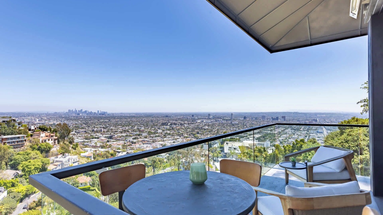 Photo of Outdoor in Hollywood Hills West
