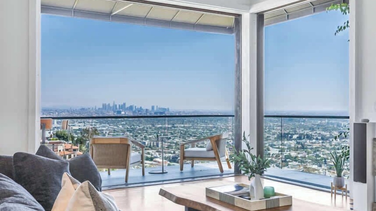 Photo of Livingroom in Hollywood Hills West