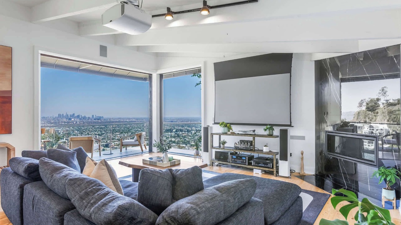 Photo of Livingroom in Hollywood Hills West