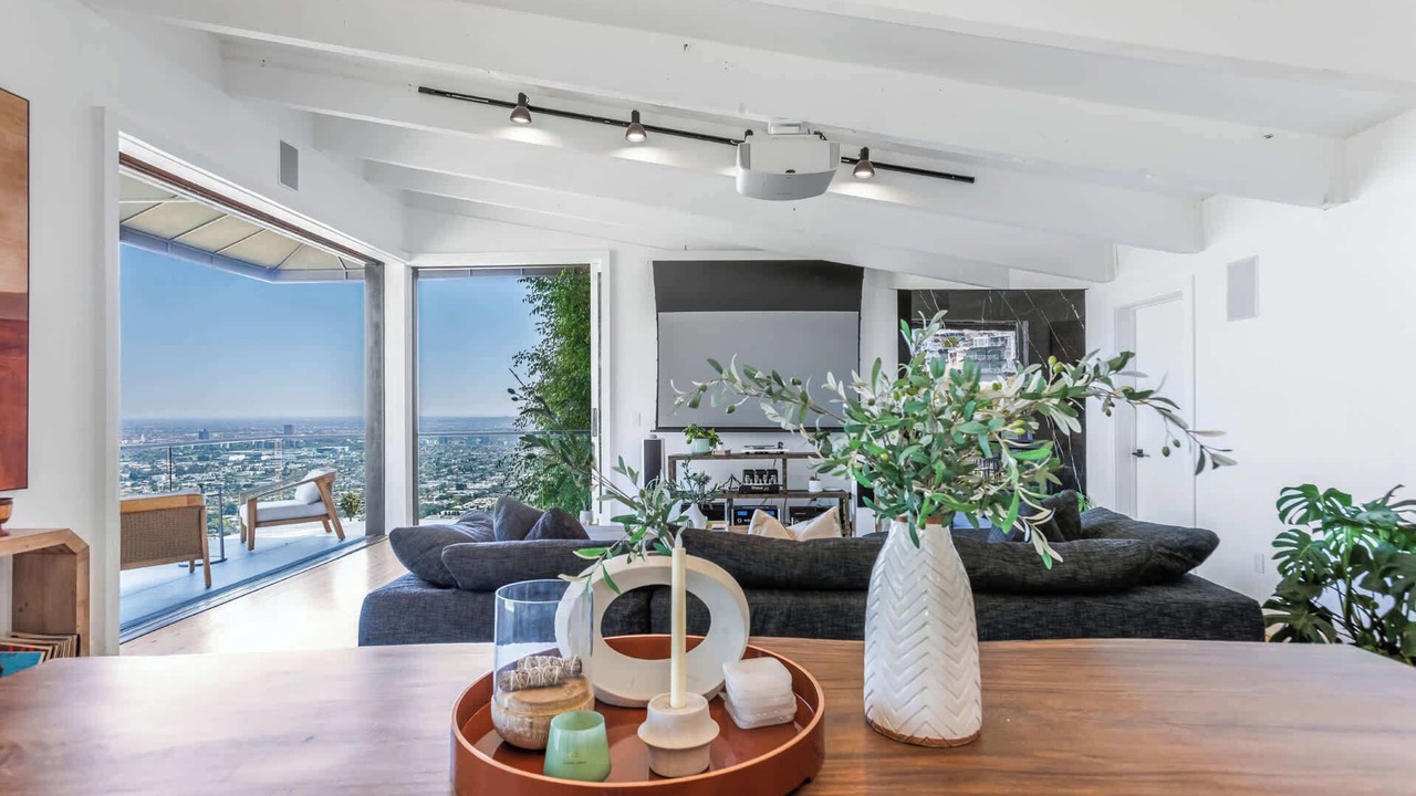Photo of Livingroom in Hollywood Hills West