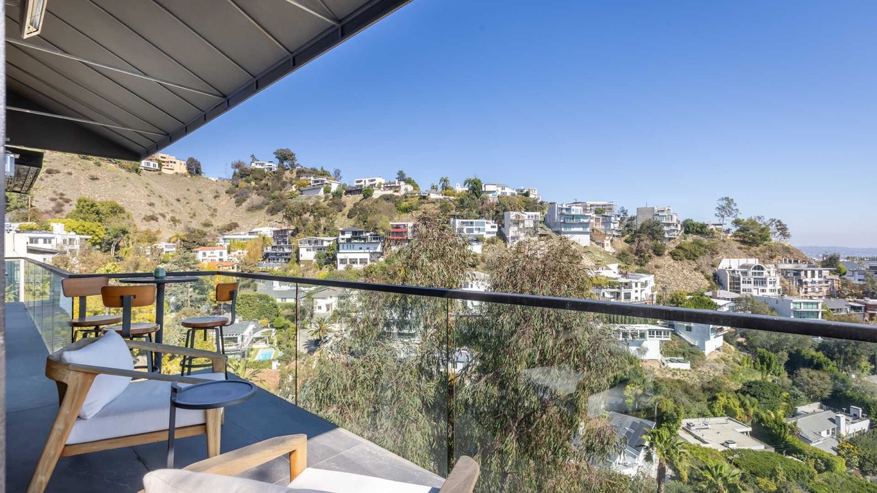 Photo of Patio Balcony in Hollywood Hills West