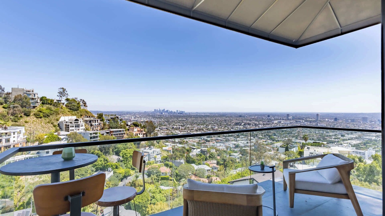 Photo of Outdoor in Hollywood Hills West