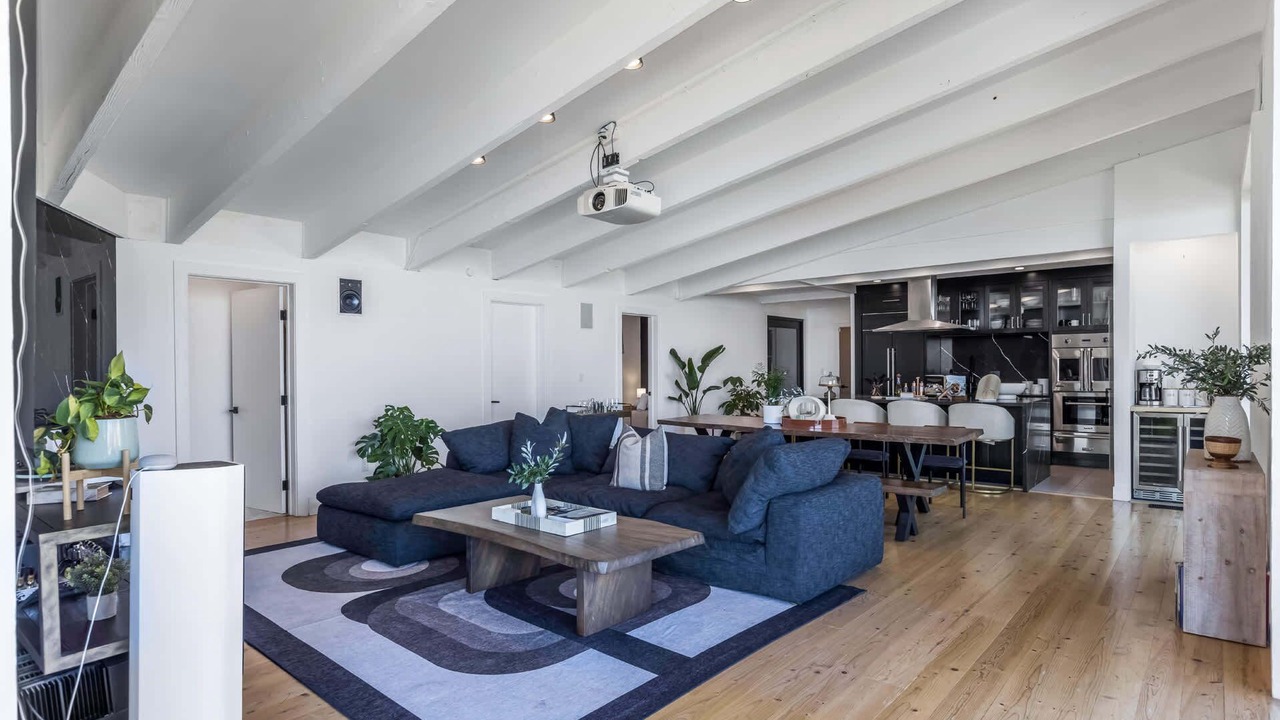 Photo of Livingroom in Hollywood Hills West