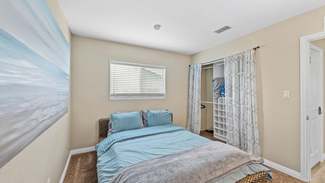 Photo of Bedroom in North Valley
