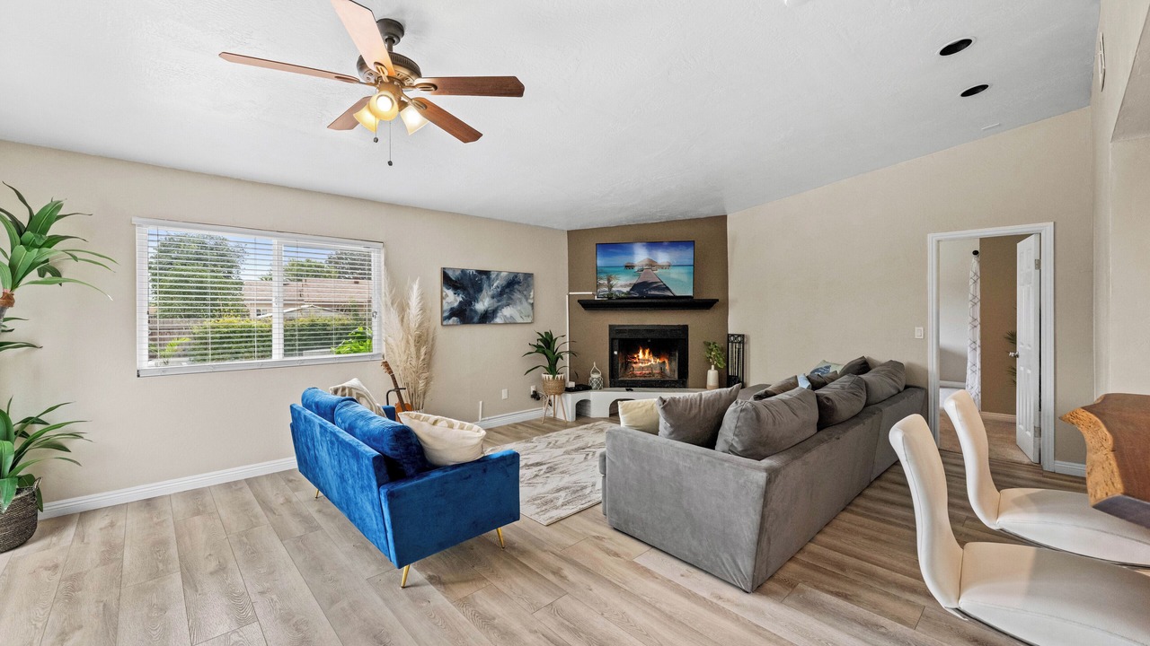 Photo of Livingroom in North Valley