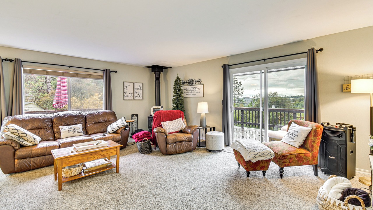 Photo of Livingroom in Tuolumne