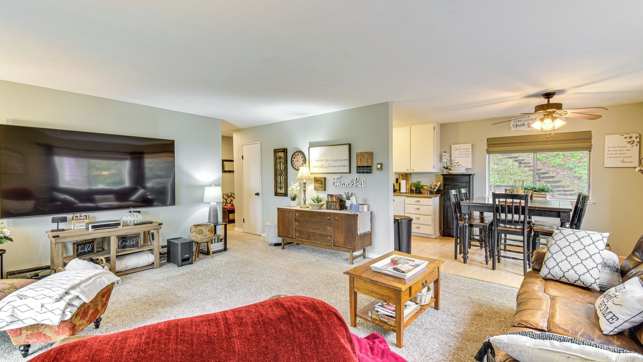 Photo of Livingroom in Tuolumne