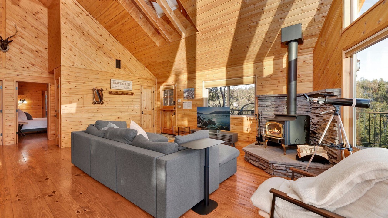 Photo of Livingroom in Fawnskin
