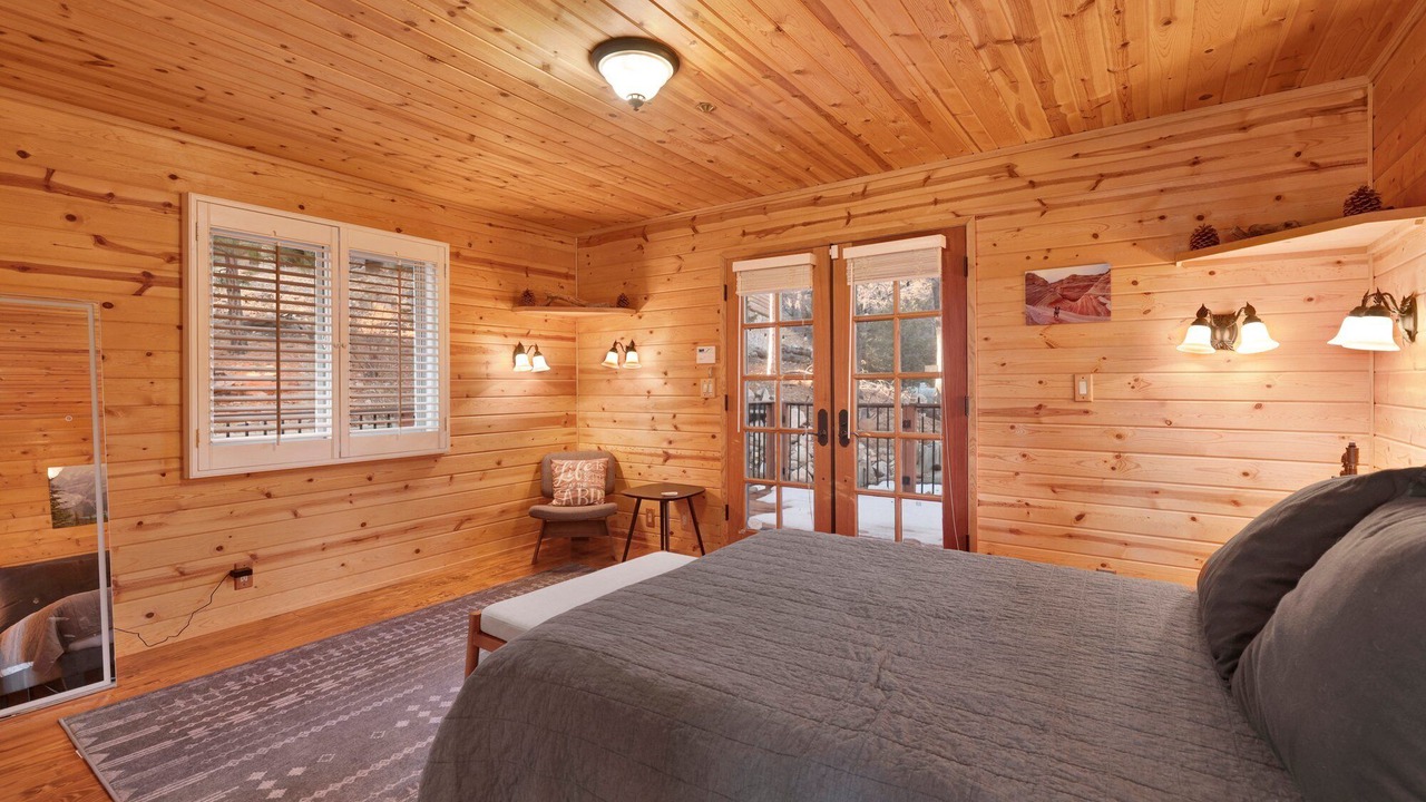Photo of Bedroom in Fawnskin