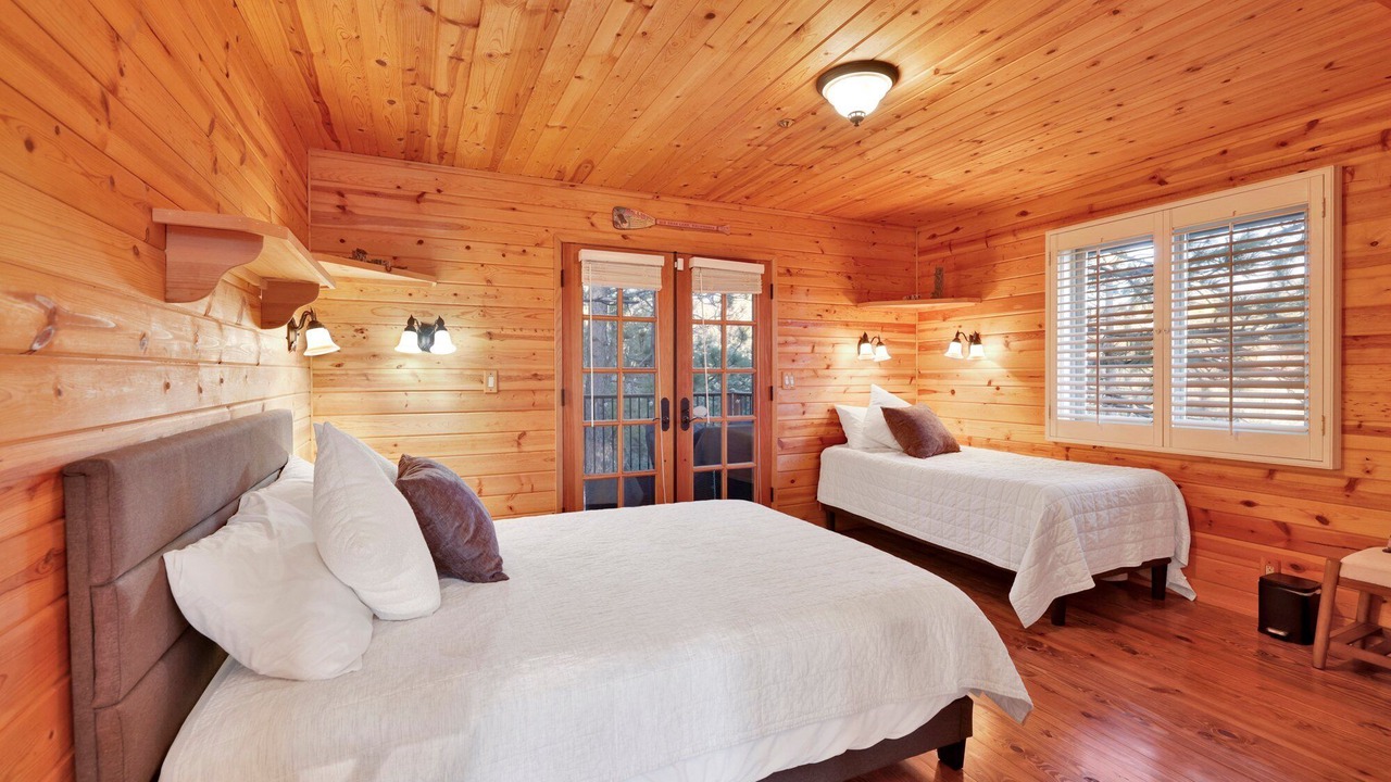 Photo of Bedroom in Fawnskin