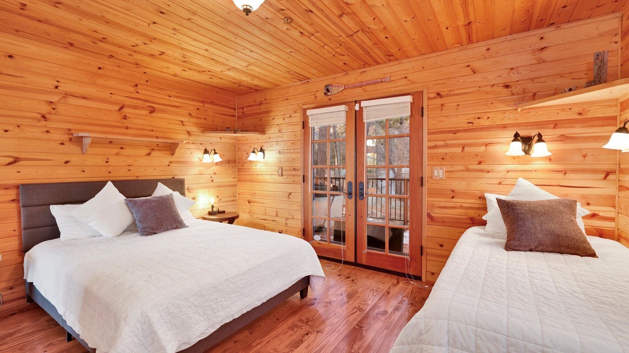 Photo of Bedroom in Fawnskin