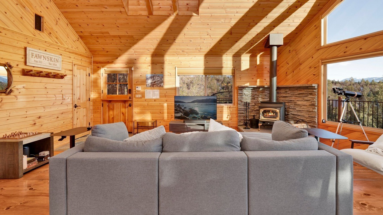 Photo of Livingroom in Fawnskin