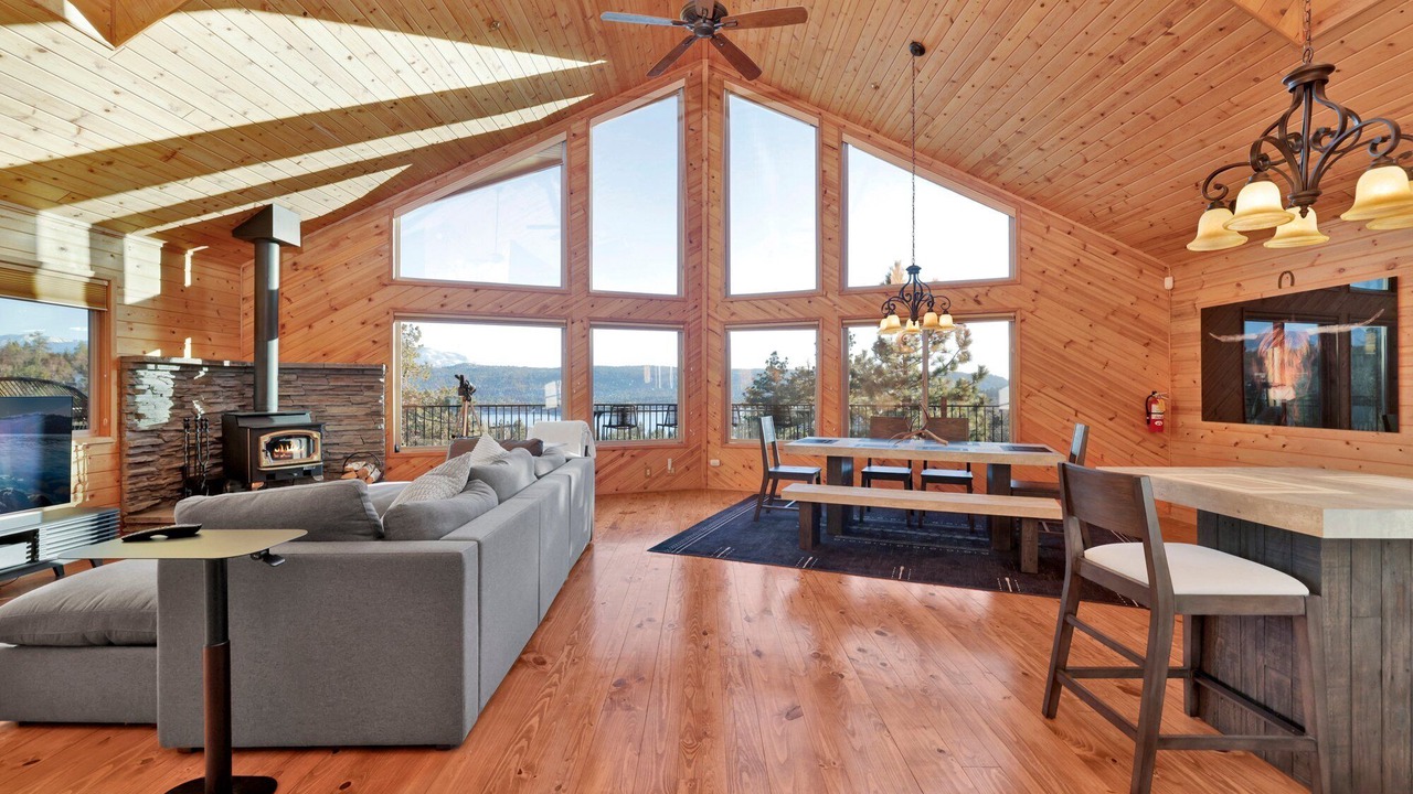 Photo of Livingroom in Fawnskin