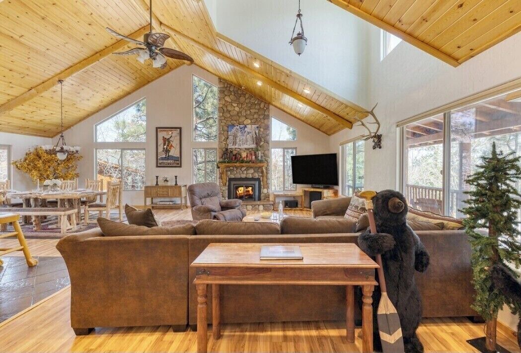 Photo of Livingroom in Castle Glen Estates