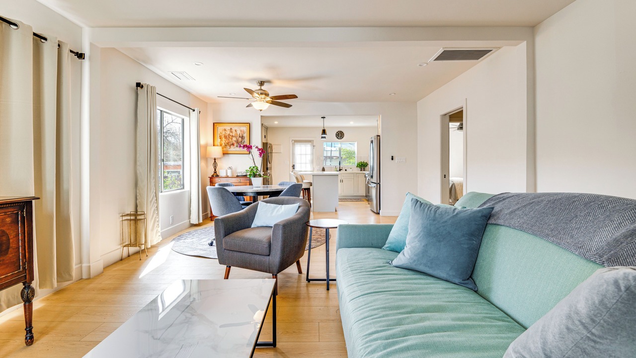 Photo of Livingroom in North Central