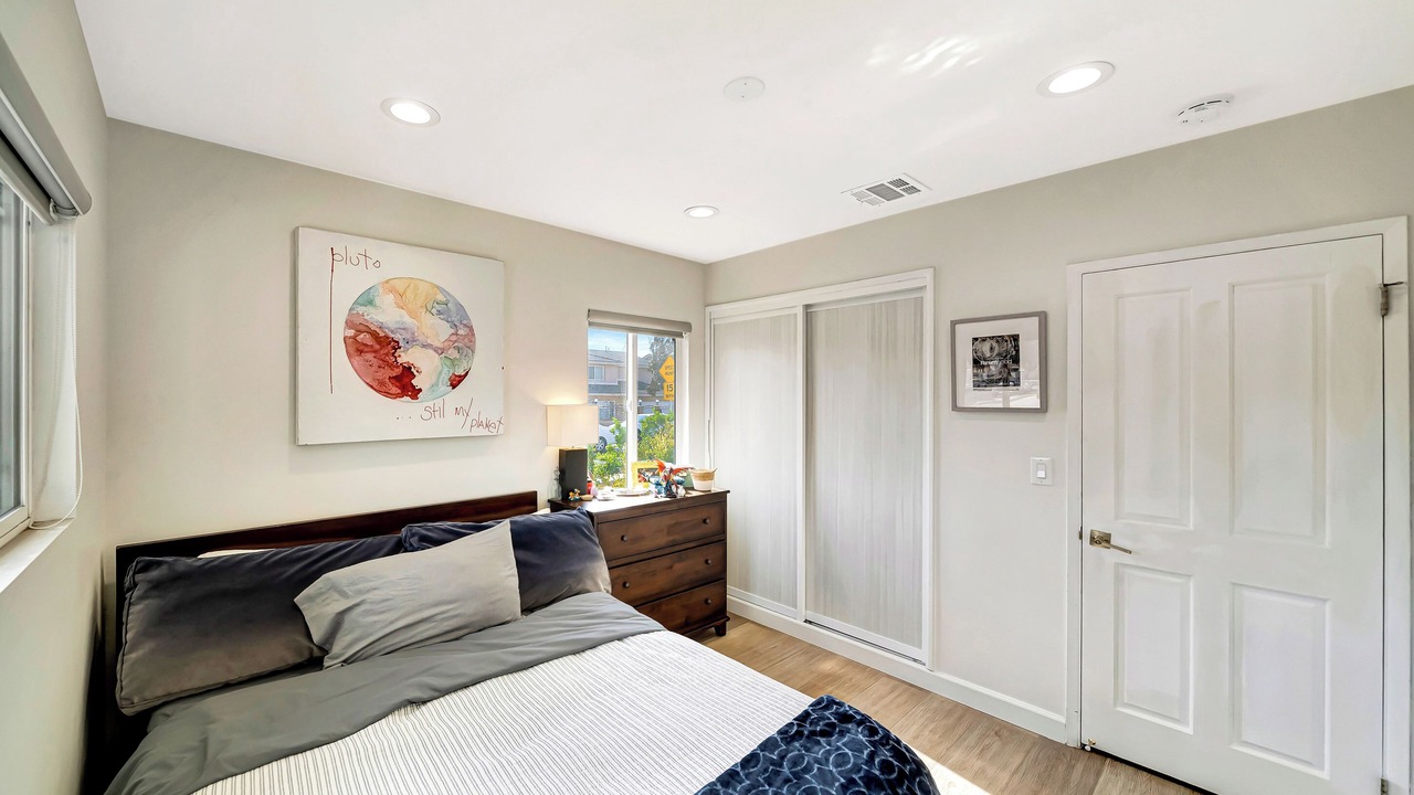 Photo of Bedroom in Lake Balboa