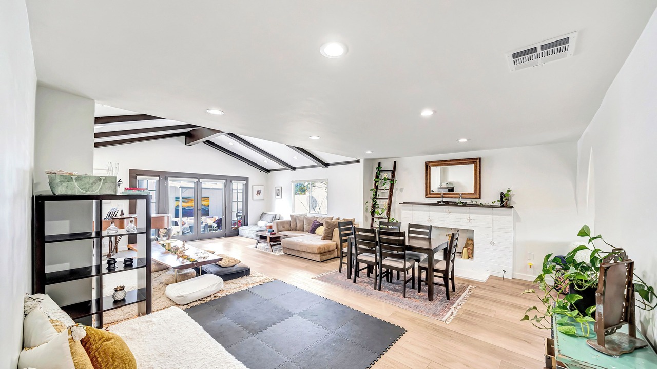 Photo of Livingroom in Lake Balboa