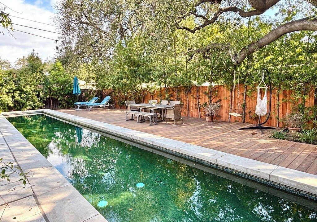 Photo of Outdoor in Bungalow Heaven