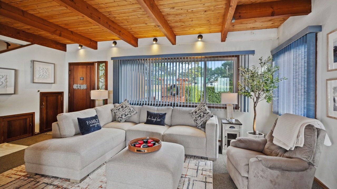 Photo of Livingroom in Fort Bragg