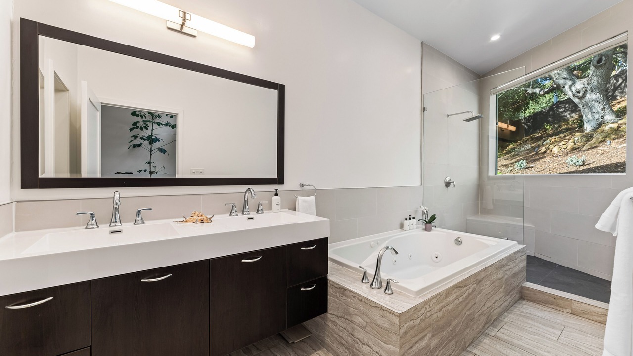 Photo of Bathroom in Los Angeles