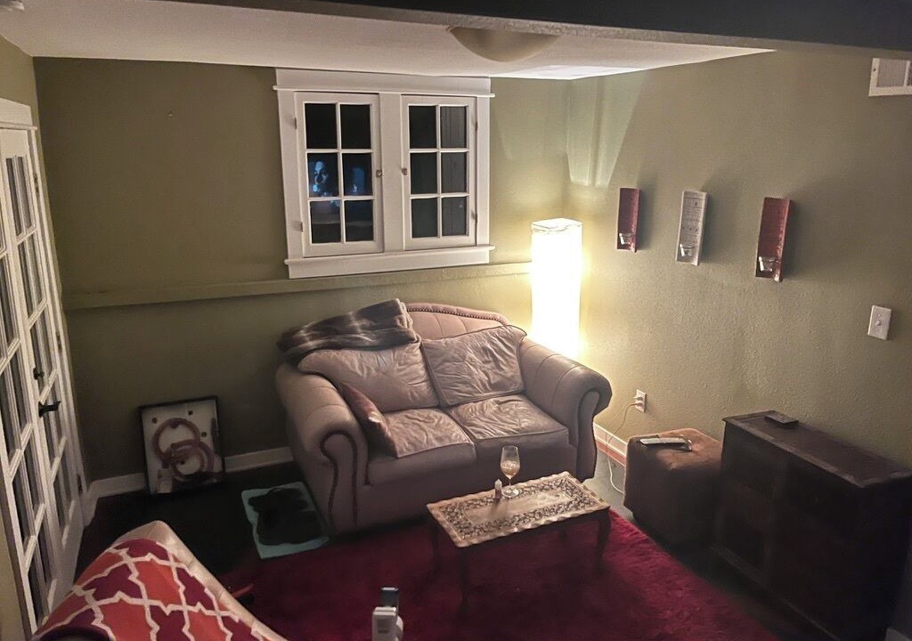 Photo of Livingroom in Cypress Park
