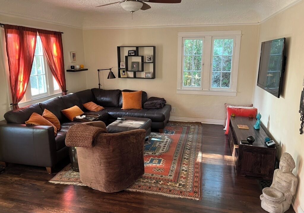 Photo of Livingroom in Cypress Park