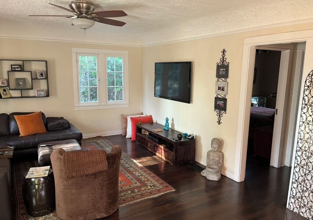 Photo of Livingroom in Cypress Park