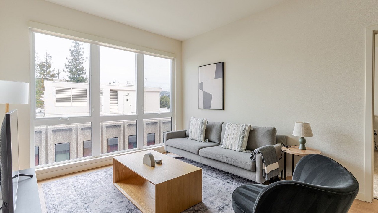 Photo of Livingroom in Piedmont Avenue